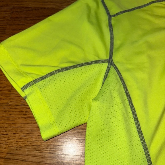 Men’s Nike Pro Combat DRI-FIT Fitted Short Sleeve Fitness Top - Yellow - Picture 4 of 8